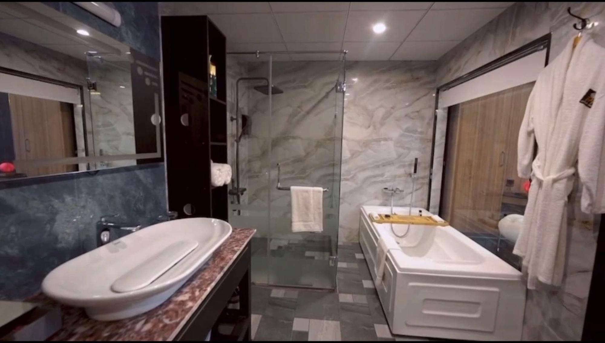 Iyi Luxury Inn Swat Saidu Sharif ภายนอก รูปภาพ